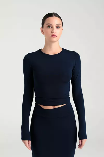 ناعم الملمس جولة الرقبة بلوزة الأزرق الداكن