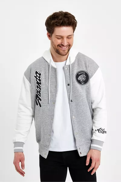 سترة كوليدج رجالية بقبعة مطرزة باللون الرمادي