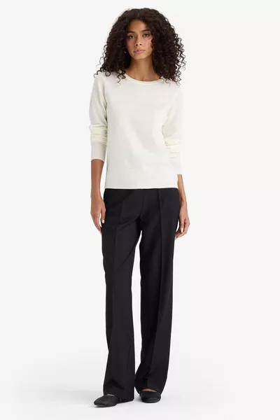 Maglione a girocollo basic, vestibilità rilassata, in morbido cashmere extra, modello AU