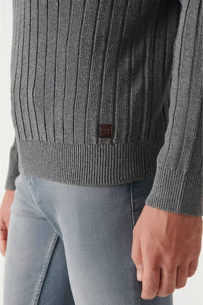 Maglione Uomo Antracite a Collo Alto in Lana 