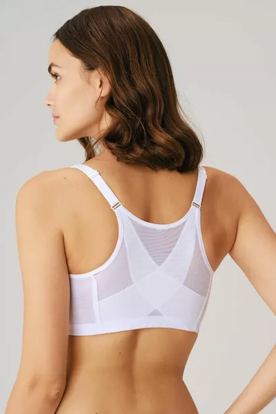 حمالة صدر بيضاء بدون سلك، مفتوحة من الأمام، بدون دعم، وتعمل على رفع وتشكيل الصدر