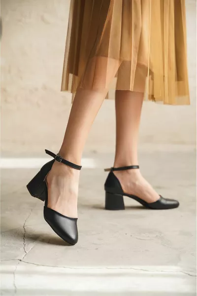 Дамски токчета Lavinia - Черна кожа