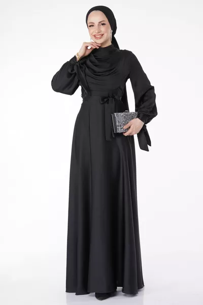 Straight Degaje Collar Damen Schwarzes Abendkleid mit Degaje-Kragen und Gürtel - 
