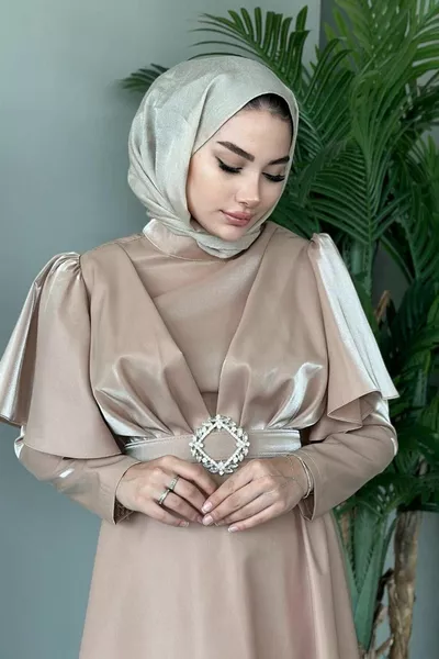 Cape Mouw Avondjurk Beige