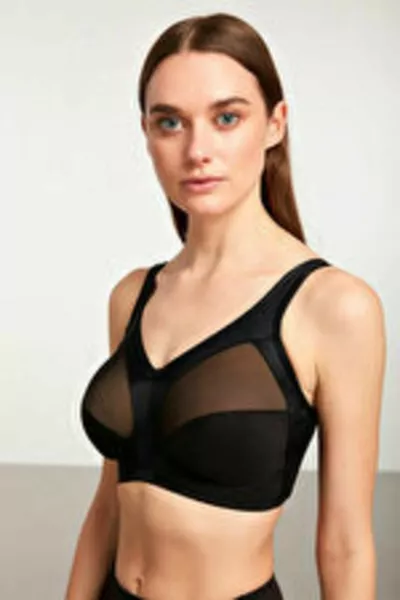 صدرية سوداء مشدّة بيانكا الموسم الجديد