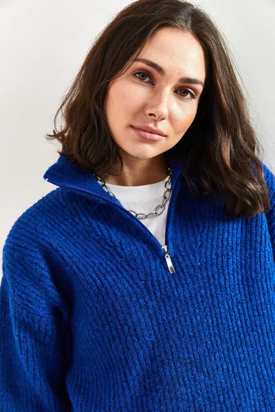 المرأة بسحاب الياقة المدورة سترة متماسكة كبيرة الحجم