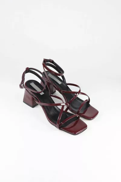 Дамски сандали на глезена