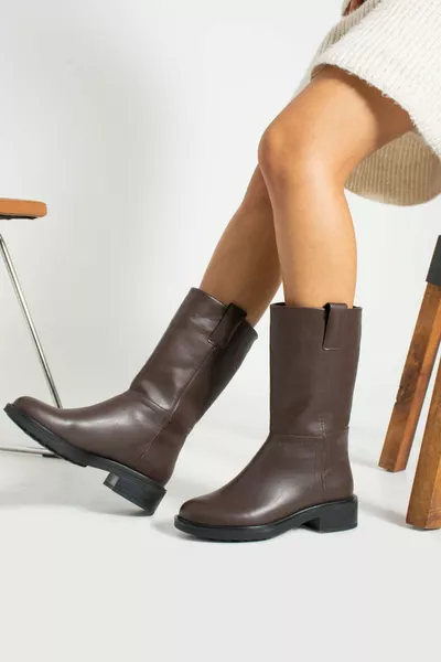 أحذية نسائية مريحة متوسطة الطول بسيطة بكعب قصير