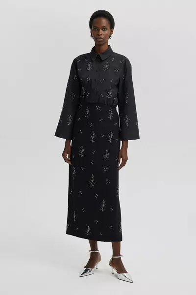 تنورة شيفون مطرزة بالحجر