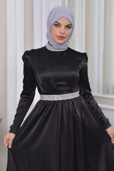 Robe de soirée hijab design satin avec taille et cou en pierre