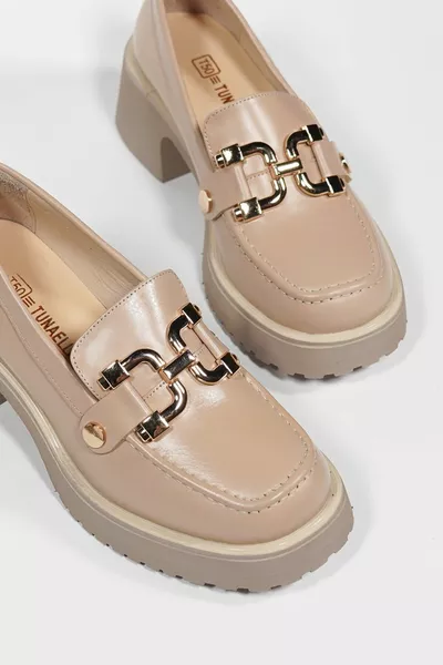 المرأة عارية جلد طبيعي طبيعي  حجم مشبك أحذية المتسكع