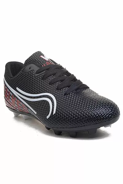 Черно-белые футбольные бутсы