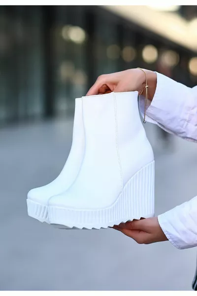 Rosol White Skin Padding Heel Boots