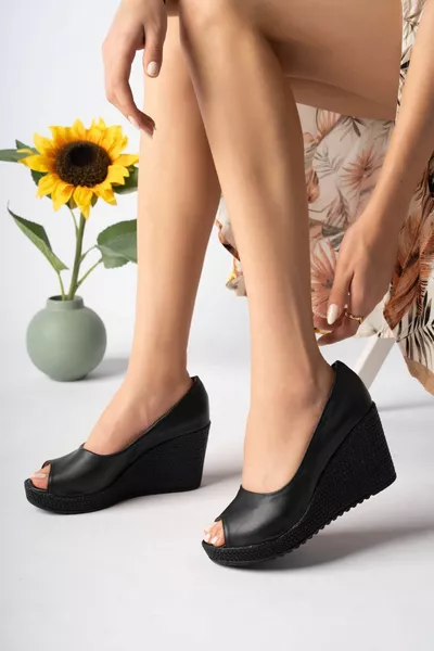 Gewatteerde zool voorkant open zwarte huid damesschoenen