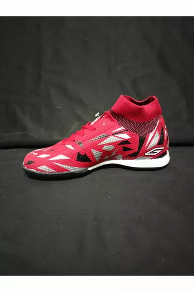 أحذية ASTROTURF مع الجوارب