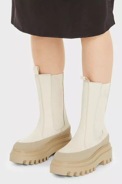 تشيلسي بوت بوت مع شعار  