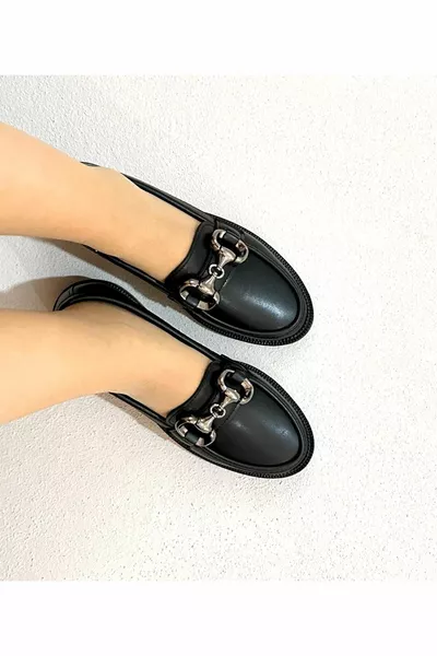 غالينا لوفر مع مشبك