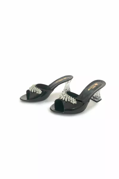 Babouches, robes de soirée, talons décontractés