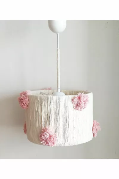 Suspension de chambre d'enfant et de bébé fille avec pompons roses en fil macramé écru