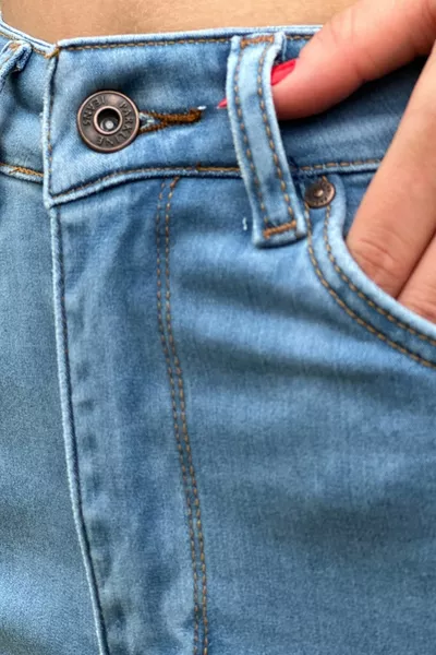 نسائي ماكسي دنيم تنورة ليكرا عالية الخصر أزرق فاتح مع شق في الأمام