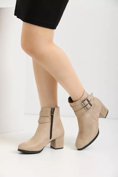 المرأة البيج من جلد الغزال مزدوج مشبك أحذية قصيرة