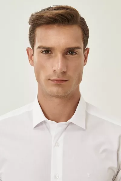 Мъжка бяла лесна за гладене вталена прилепнала класическа памучна риза с яка