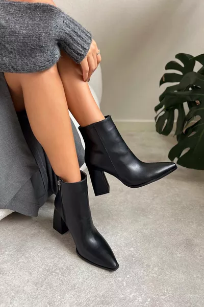 Juanita Black Matte Zipper Detail Women's Heeled Boots