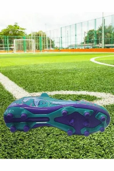 BOYS' FOOTBALL BOOTS