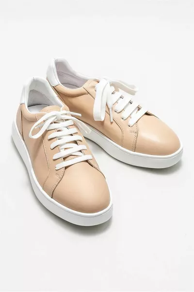 أحذية رياضية نسائية من الجلد الطبيعي