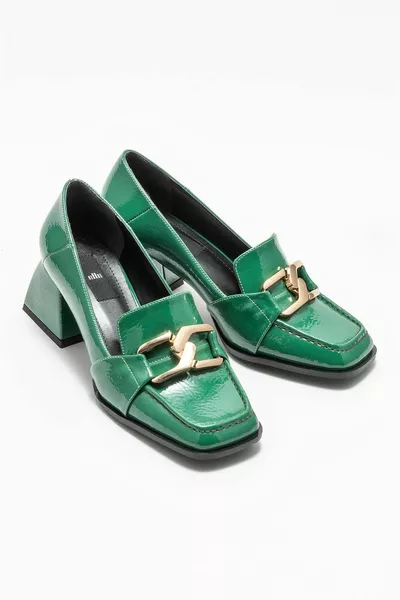 كعب نسائي أخضر