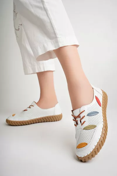 جلد طبيعي أبيض نسائي أحذية جلدية عادية 