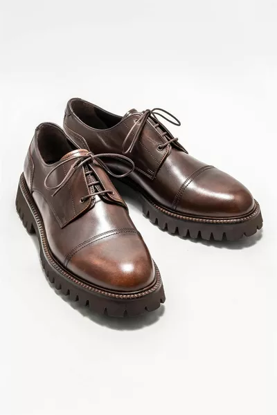 القهوة الجلود الرجال أحذية عارضة