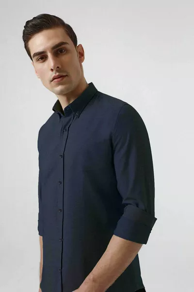 Camicia slim fit blu navy in cotone con colletto con bottoni