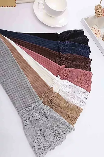 Parfümierte kniehohe Strumpfhalterstrümpfe aus Spitzenstrick