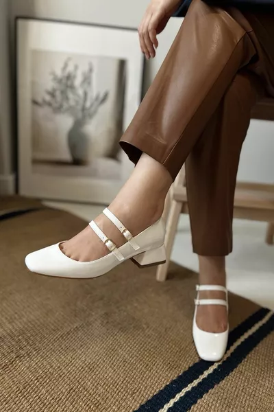 المرأة ماري جين الأبيض براءات الاختراع الجلود مغلقة الظهر مزدوجة الفرقة مربع اصبع القدم قبعة صلبة قصيرة كتلة الكعب