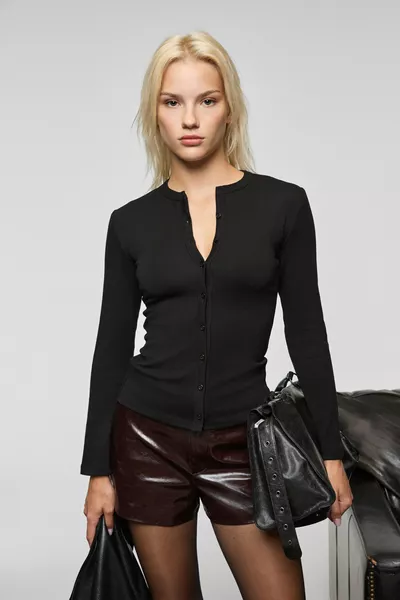 TALUVIA Women's Slim Fit Black Button-Up Blouse with Stretch Fabric