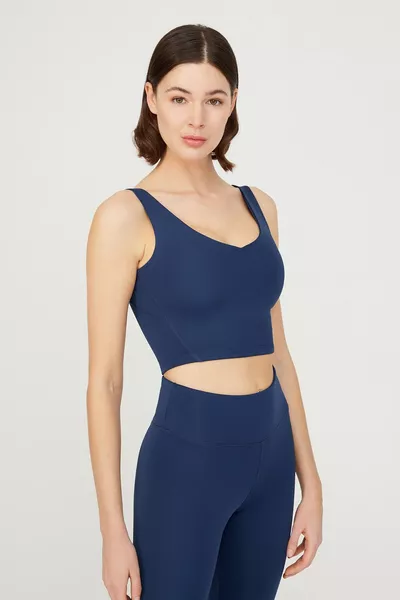 Тъмносин спортен сутиен с леко подплънка с V-образно деколте