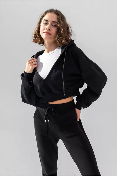 Schwarzes Crop-Stricksweatshirt mit Kapuze und V-Ausschnitt
