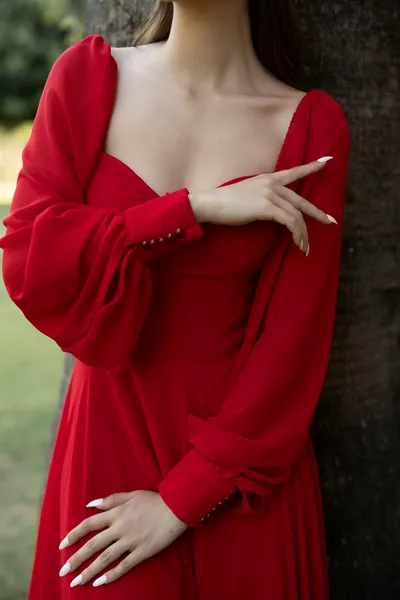 برج الحمل الشيفون ياقة القلب فستان أحمر