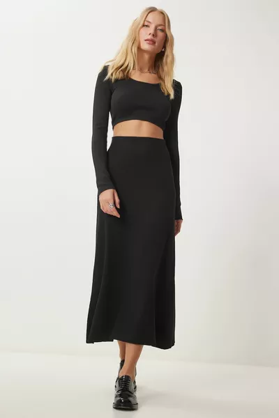 تنورة سوداء مضلعة محبوكة نسائية 