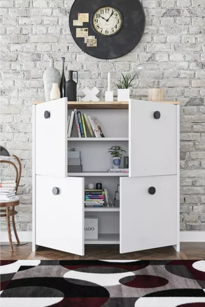 خزانة زخرفية عصرية بأربعة أبواب وأربعة رفوف بلون البلوط الأبيض