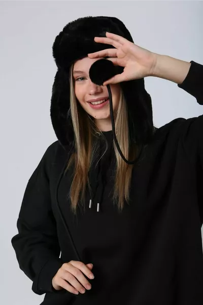 المرأة السوداء بومبوم الفراء سماعة أفخم قبعة صغيرة قبعة 