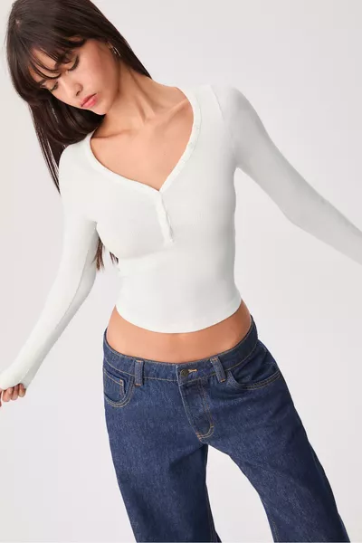 قميص بفتحات أزرار