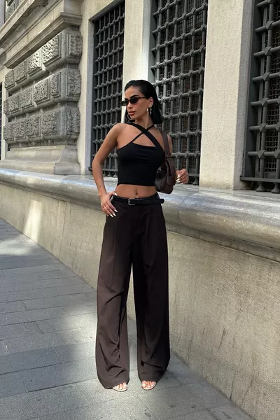  أمام مع تقاطع قصير باللون الأسود