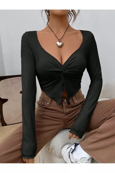 قميص بأكمام طويلة وانحناء أمامي