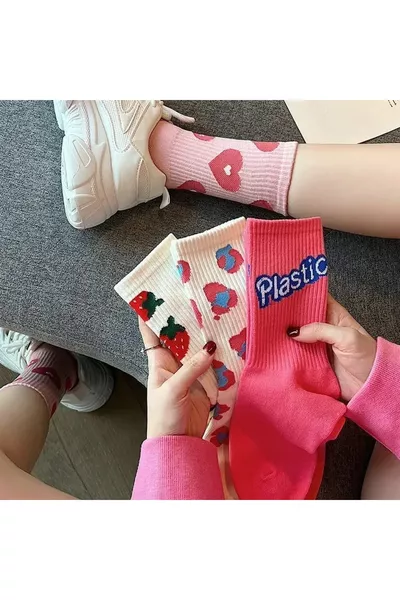 3 أزواج من الجوارب النسائية الملونة برسائل حب / بجانب القلب بنمط الكلية