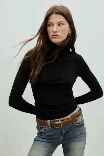 كنزة صوف برقبة عالية