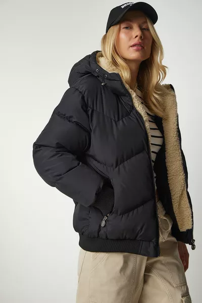 Женская черная пуховая куртка с капюшоном 