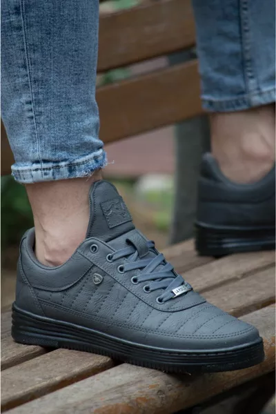  حذاء رياضي للجنسين بخياطة دخانية