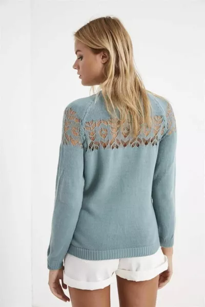 Дамски дантелен пуловер с детайли от мента